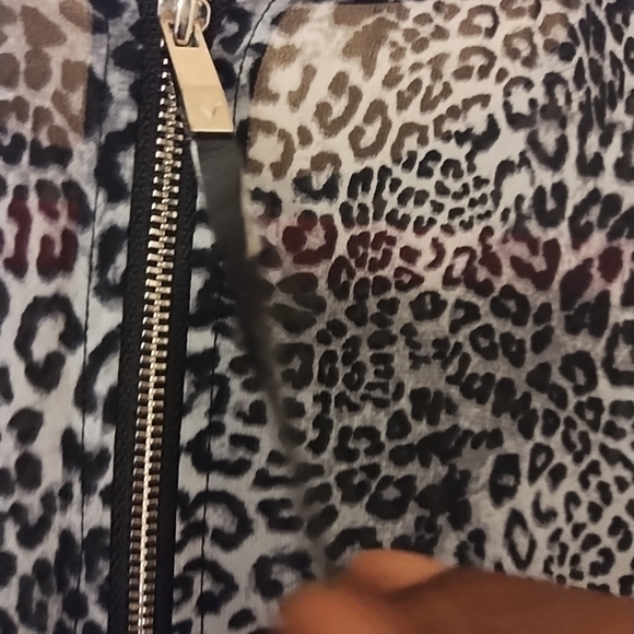 Vince Camuto Women's Leopard Print Sheer 100% Polyester Blouse - Blk & Grey Sz L - Picture 5 of 11